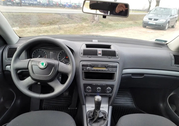 Skoda Octavia cena 24990 przebieg: 179000, rok produkcji 2011 z Kutno małe 466